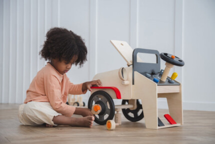 PlanToys Motor Mechanic – Wooden Pretend Play Set with Steering Wheel, Gearshift and Tire-Changing Tool for Kids - view 2