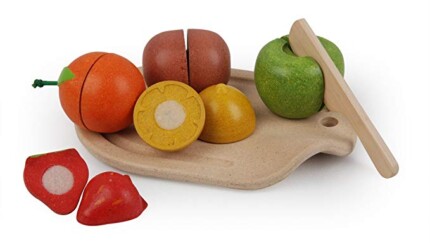 PlanToys Assorted Fruit Set – Wooden Pretend Play Food with 5 Sliceable Fruits for Kids