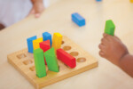 PlanToys Geometric Peg Board – Wooden Sorting and Stacking Toy with 16 Geometric Pegs for Toddlers