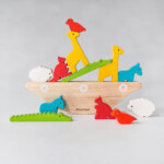 PlanToys Balancing Boat – Animal Balancing Game with Boat, 6 Pairs of Animals, Dice and Pincers for 1-4 Players, for Kids - v