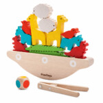 PlanToys Balancing Boat – Animal Balancing Game with Boat, 6 Pairs of Animals, Dice and Pincers for 1-4 Players, for Kids - v