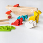 PlanToys Balancing Boat – Animal Balancing Game with Boat, 6 Pairs of Animals, Dice and Pincers for 1-4 Players, for Kids - v