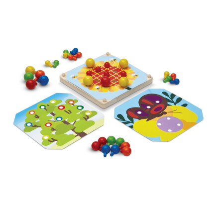 PlanToys Creative Peg Board – Wooden Pegboard with 50 Colourful Pegs and 3 Double-Sided Pattern Cards for Kids, Ages 3+ - vie