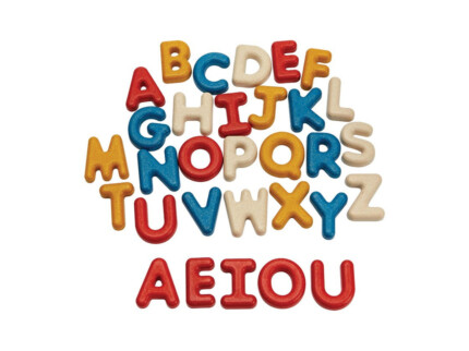 PlanToys Upper Case Alphabet – 31-Piece Wooden Letter Set with 26 Letters and 5 Extra Red Vowels, for Toddlers