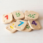 PlanToys Braille Numbers 1-10 – 10-Piece Wooden Braille Learning Tile Set with Leaf Counting Illustrations for Kids - view 2
