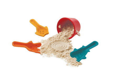 PlanToys Sand Play Set – Plastic-Free Eco Beach Toy with Bucket and 3 Fish-Imprint Spades for Kids