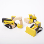 PlanToys Road Construction Set – 3 Wooden Construction Vehicles with Front End Loader, Roller and Excavator, Rubberwood - vie