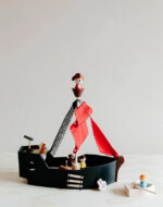 PlanToys Pirate Ship Playset – Pirate Figurines, Mast, Sail, Treasure Chest, Cannon, Anchor and Small Boat with Paddle for Ki