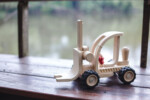 PlanToys Forklift – Wooden Toy Vehicle with Steering Knob, Sound-Making Lift and Wooden Cubes for Kids - view 4