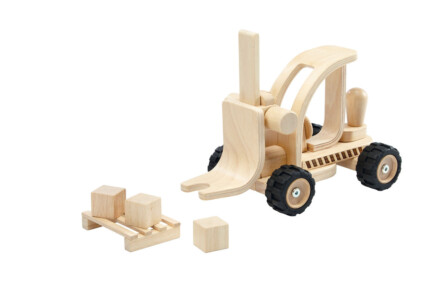 PlanToys Forklift – Wooden Toy Vehicle with Steering Knob, Sound-Making Lift and Wooden Cubes for Kids