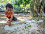 PlanToys Road and Rail – 19-Piece Flexible Rubber Track Set with 2 Cars, 3 Buildings and 3 Bushes, Ages 3+ - view 4