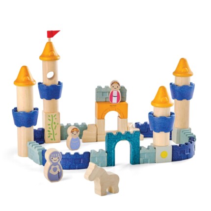 PlanToys Castle Blocks – Wooden Castle Building Blocks with King, Queen, Knight and Horse Figures, Ages 2+