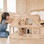 PlanToys My First Dollhouse – 1:12 Scale Dollhouse with Balcony, Sliding Doors and Space for 4 Rooms - view 3